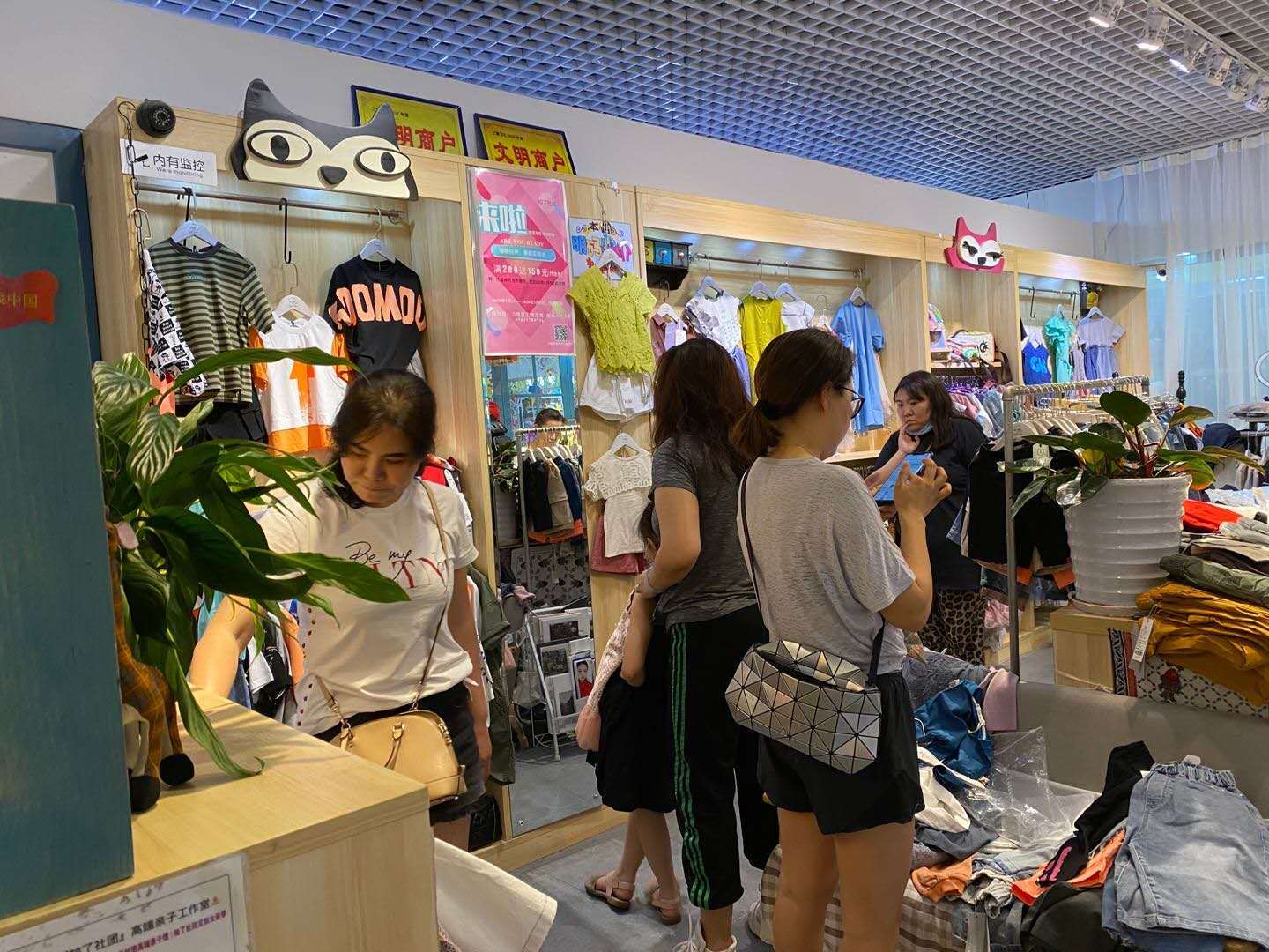 海淀大型果蔬市场旁边童装店转让