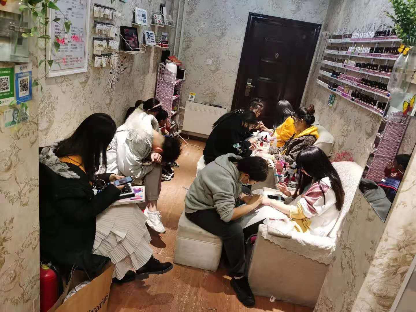 地铁口美甲店转让